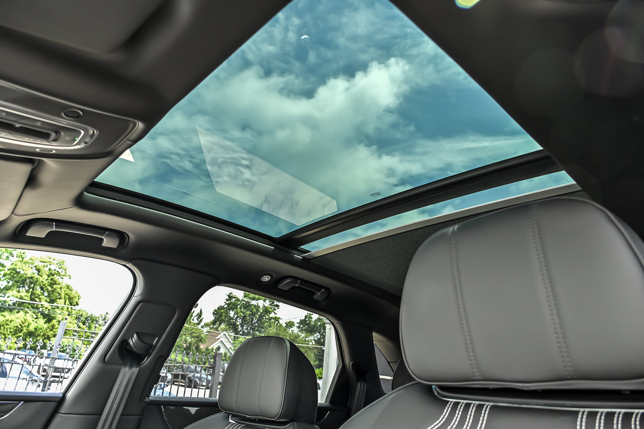 Used 2022 Bentley Bentayga AWD/4WD image 18