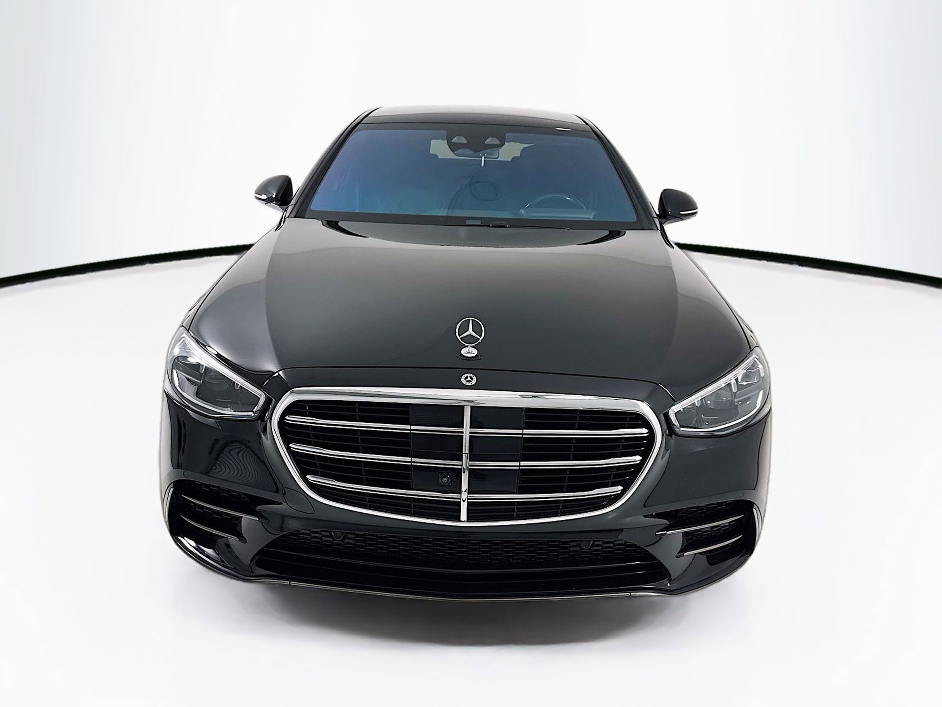 Used 2024 Mercedes-Benz S 580 4MATIC Sedan image 2