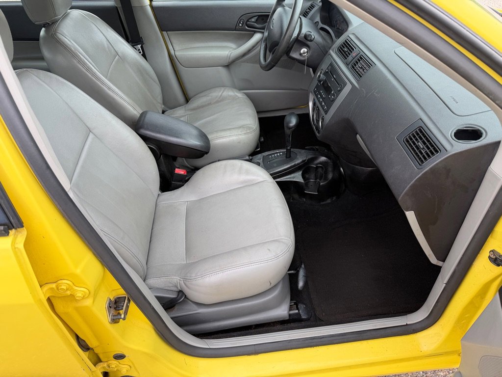 Used 2005 Ford Focus SES FWD image 11