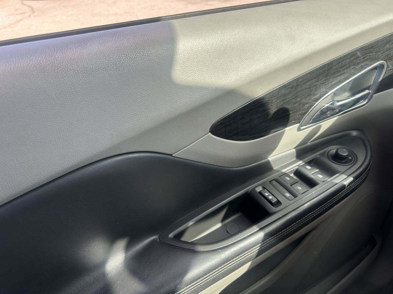 Used 2014 Buick Encore Convenience FWD image 27
