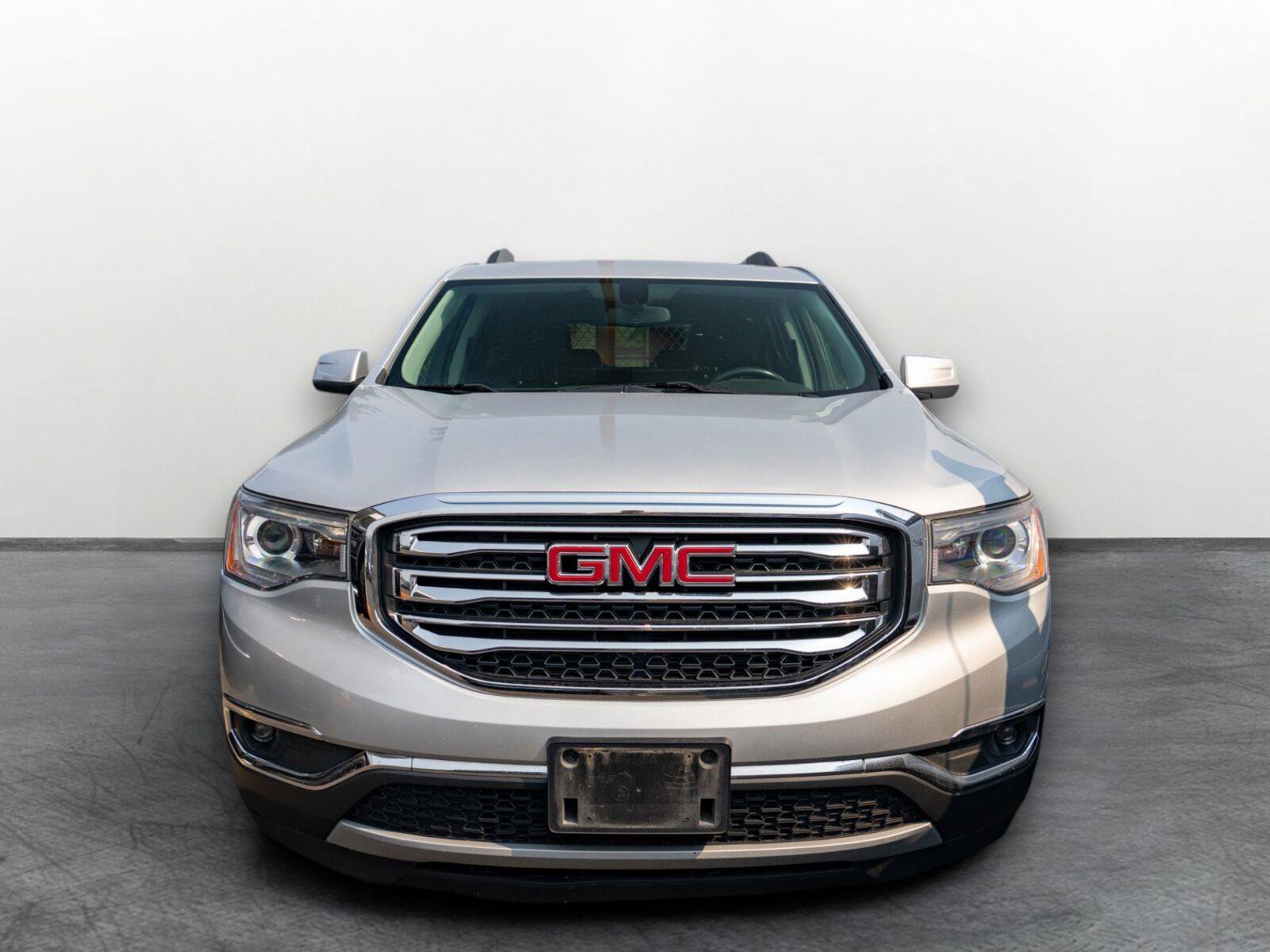 Used 2019 GMC Acadia SLE w/ GMC Pro Grade Package AWD/4WD image 2