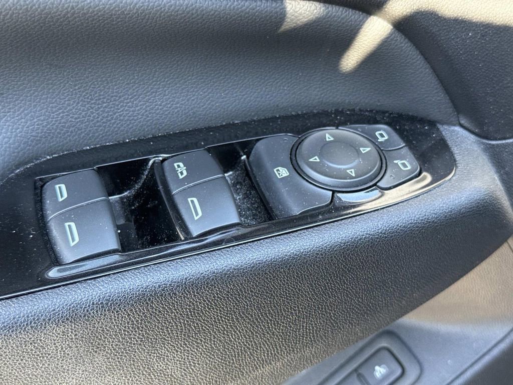 Used 2023 Chevrolet Equinox Premier image 23