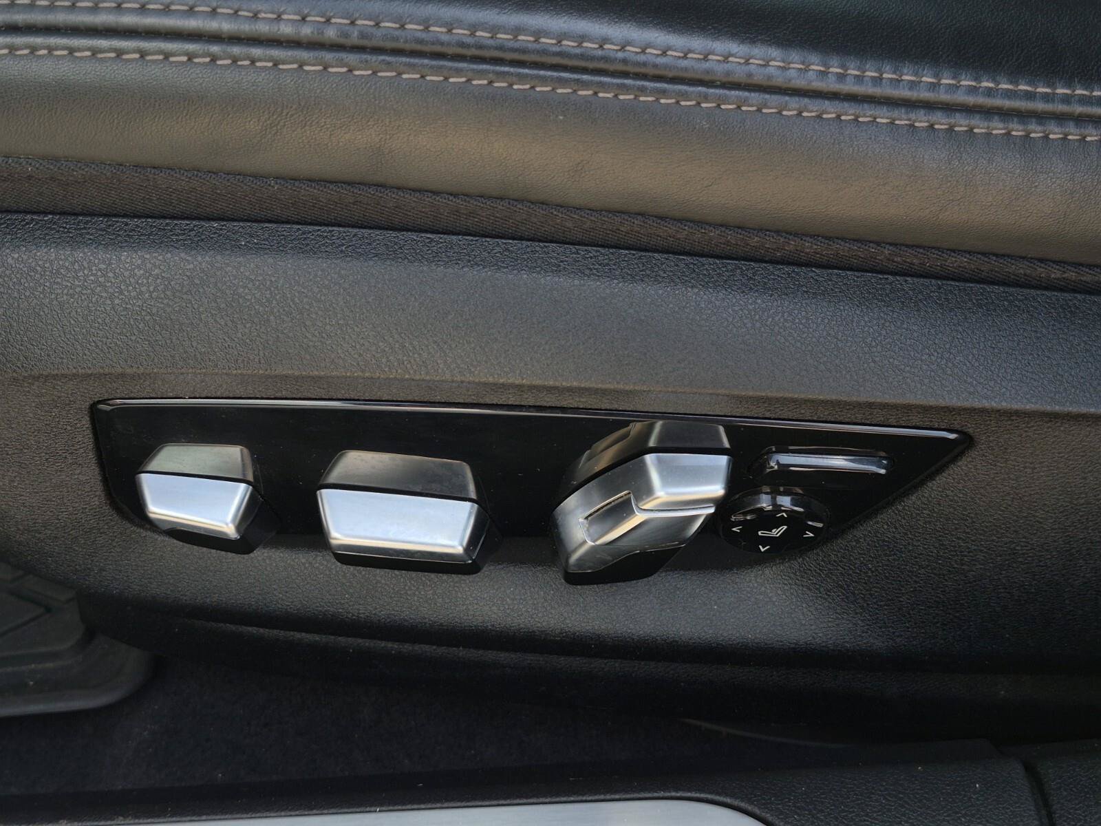 Used 2021 BMW 740i w/ Premium Package RWD image 12