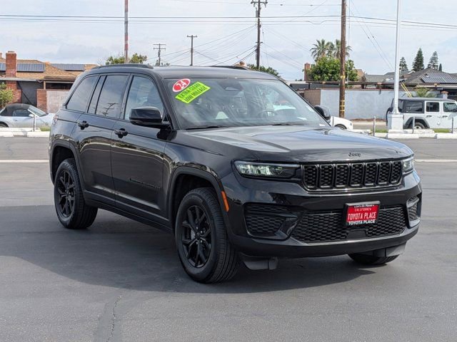 Used 2024 Jeep Grand Cherokee Altitude AWD/4WD image 3