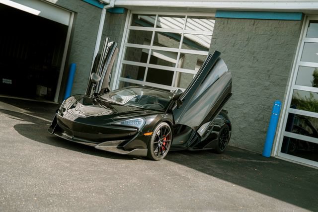 Used 2020 McLaren 600LT Spider RWD image 28