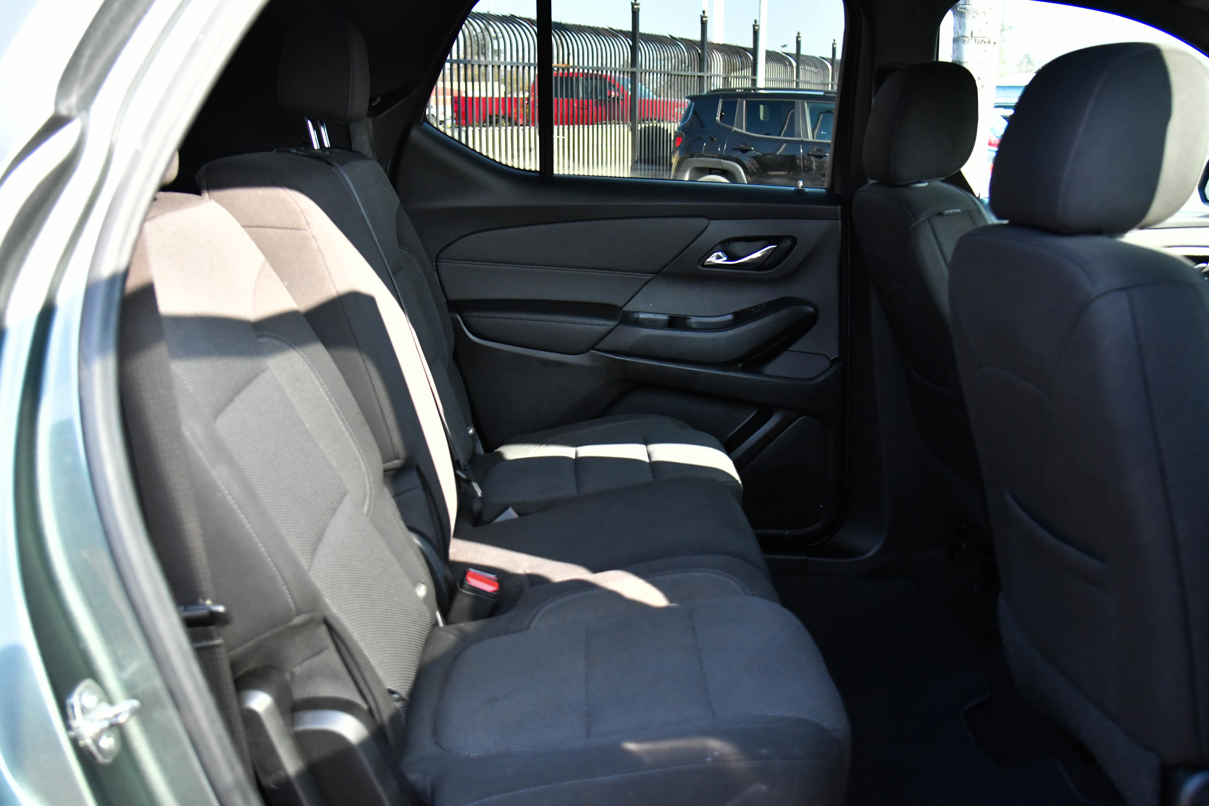 Used 2022 Chevrolet Traverse LT image 41