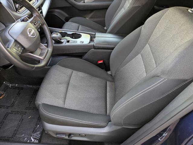 Used 2025 Nissan Rogue SV FWD image 15