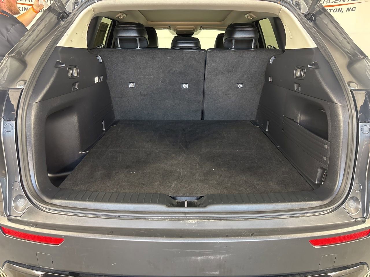 Used 2025 MAZDA CX-50 AWD 2.5 Hybrid w/ Premium Pkg image 26