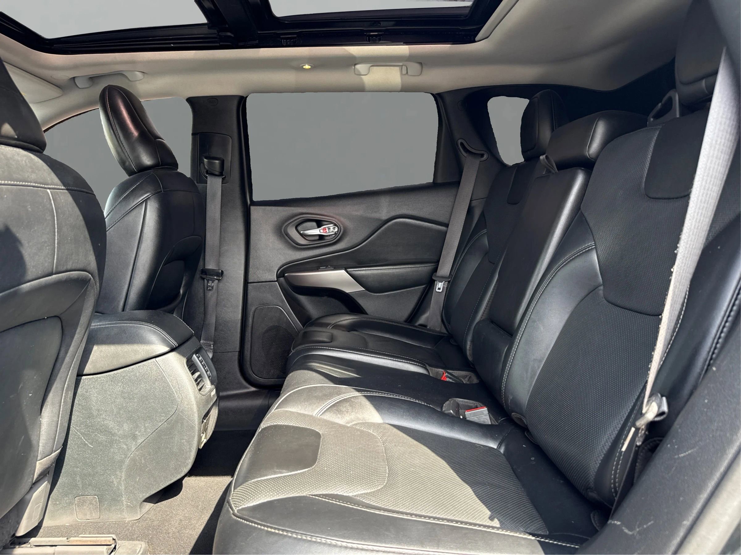 Used 2022 Jeep Cherokee Limited image 10