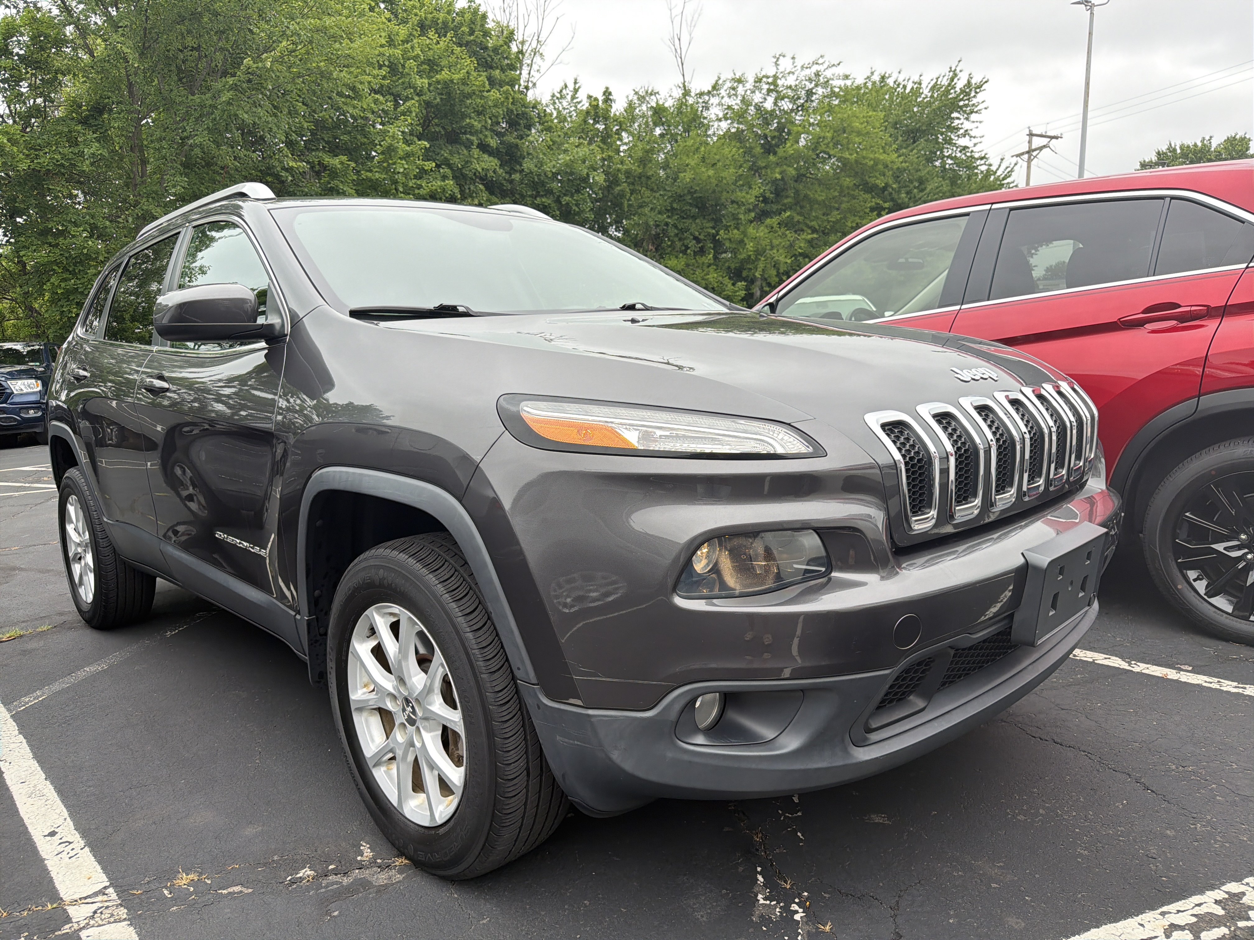 Used 2015 Jeep Cherokee Latitude w/ Comfort/Convenience Group AWD/4WD image 1