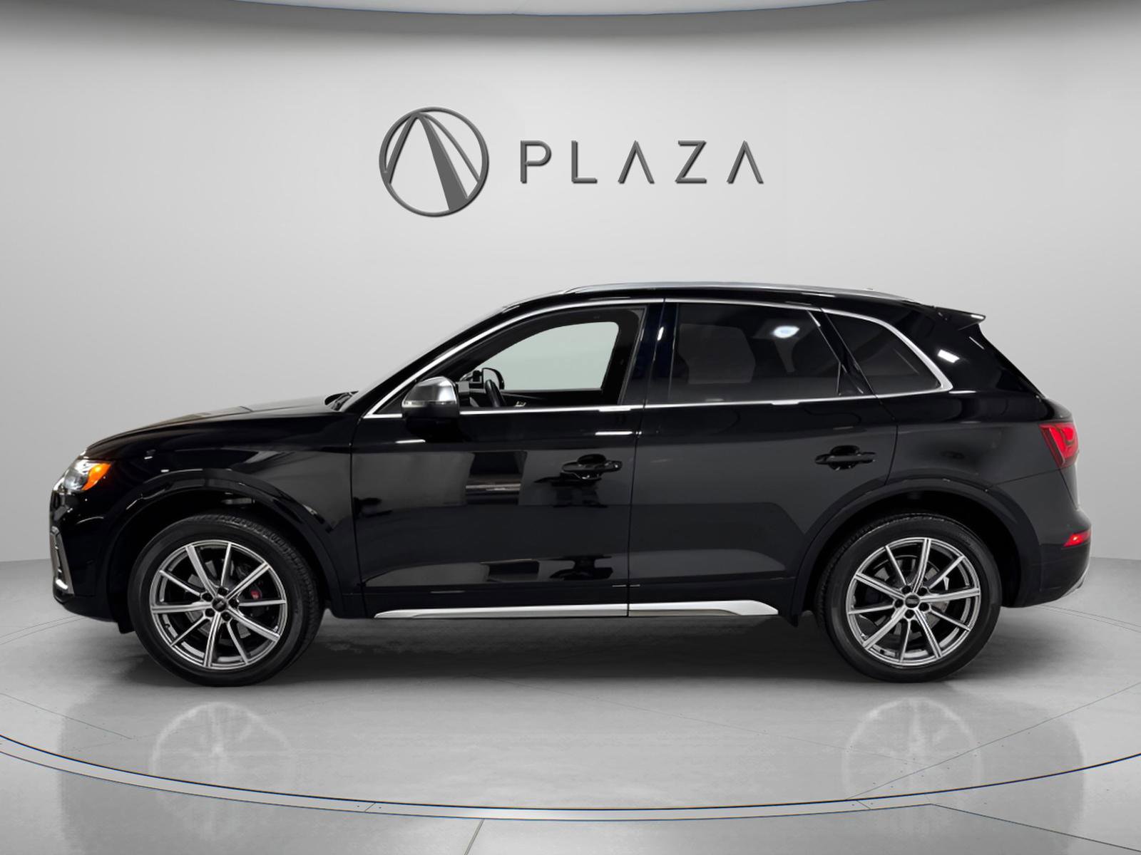 Used 2023 Audi SQ5 Premium Plus w/ Premium Plus Package image 2