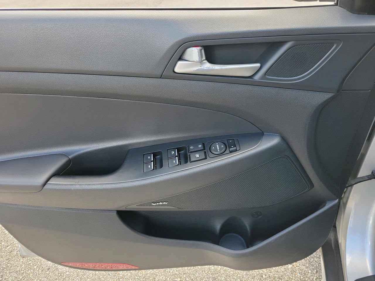 Used 2019 Hyundai Tucson Ultimate w/ Cargo Package FWD image 13