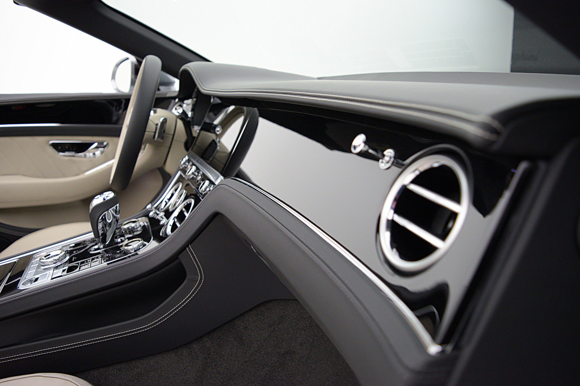 Used 2024 Bentley Continental GT image 36