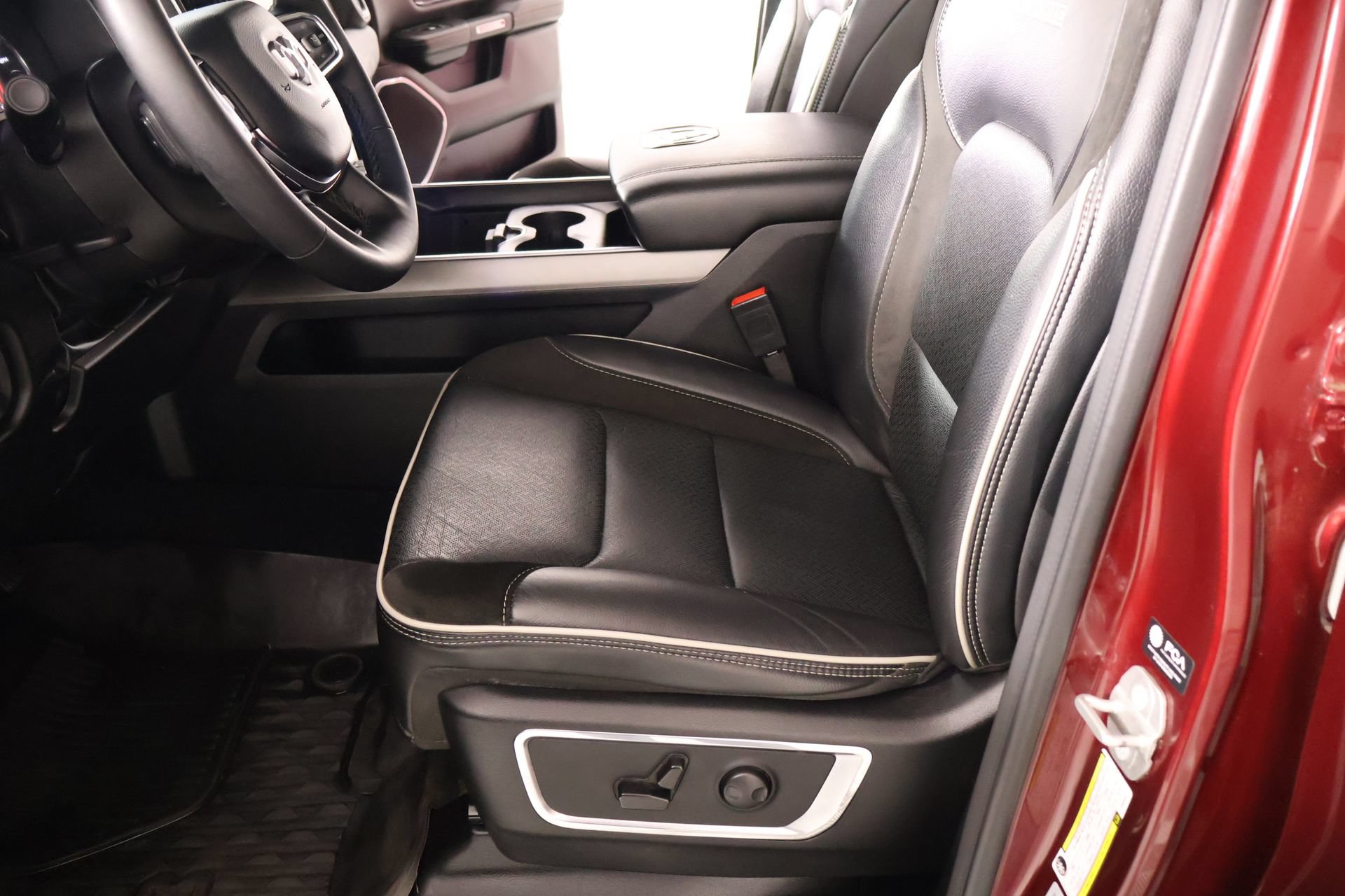 Used 2025 RAM 1500 Laramie w/ Laramie Southwest Edition AWD/4WD image 12