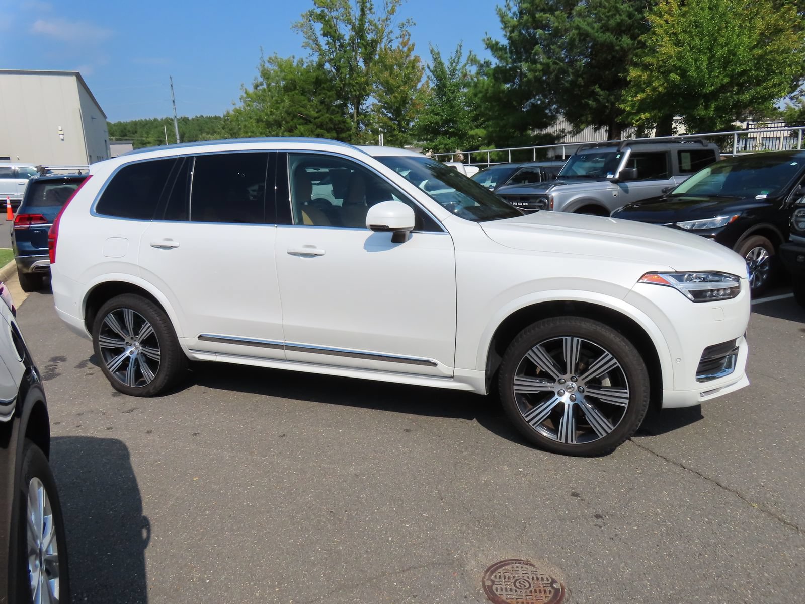 Used 2023 Volvo XC90 B6 Ultimate w/ Lounge Package AWD/4WD image 4