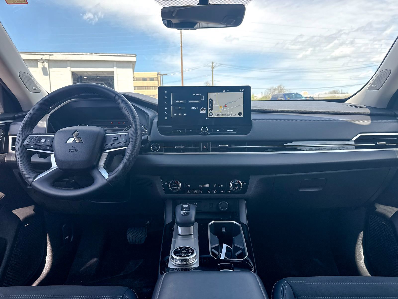 Used 2025 Mitsubishi Outlander SE image 27