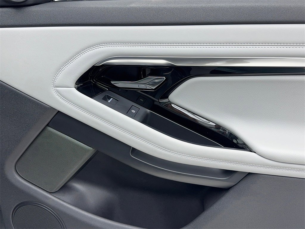 Used 2023 Land Rover Range Rover Evoque R-Dynamic SE image 48