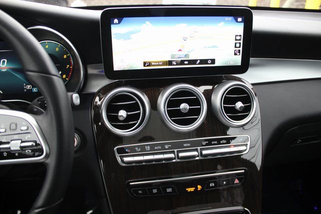 Used 2021 Mercedes-Benz GLC 300 4MATIC image 4