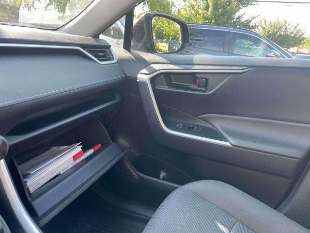 Certified 2025 Toyota RAV4 LE AWD/4WD image 34