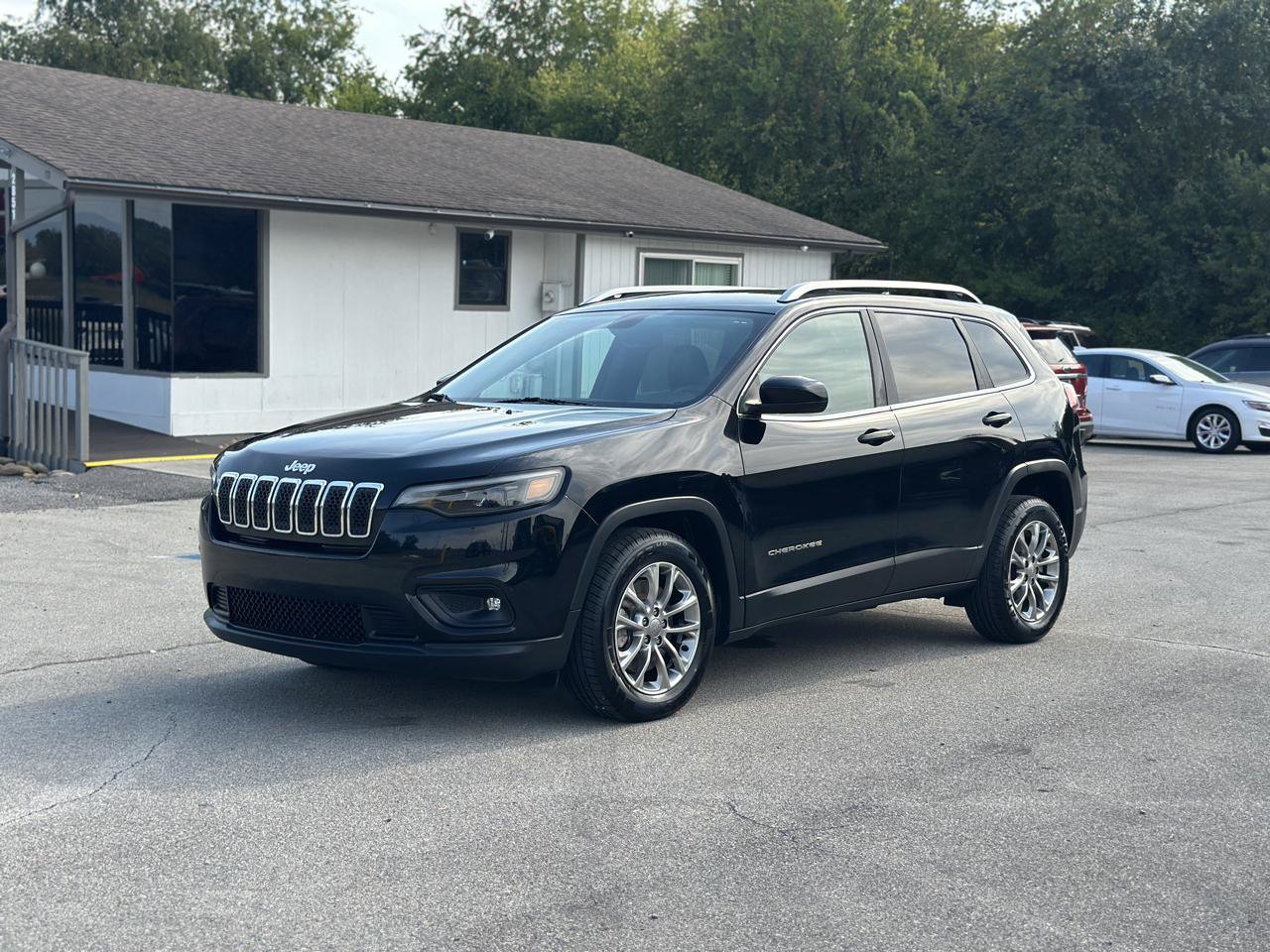Used 2019 Jeep Cherokee Latitude Plus w/ Comfort/Convenience Group FWD image 8