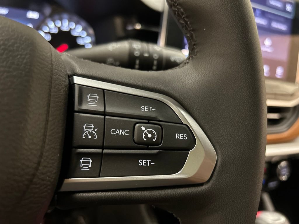 Used 2025 Jeep Compass Limited AWD/4WD image 22