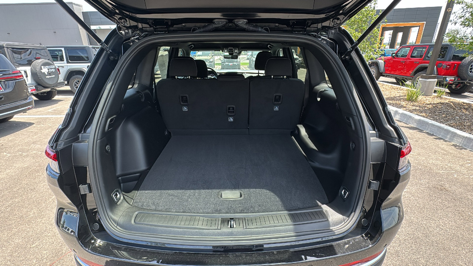 New 2026 Jeep Grand Cherokee Laredo RWD image 23