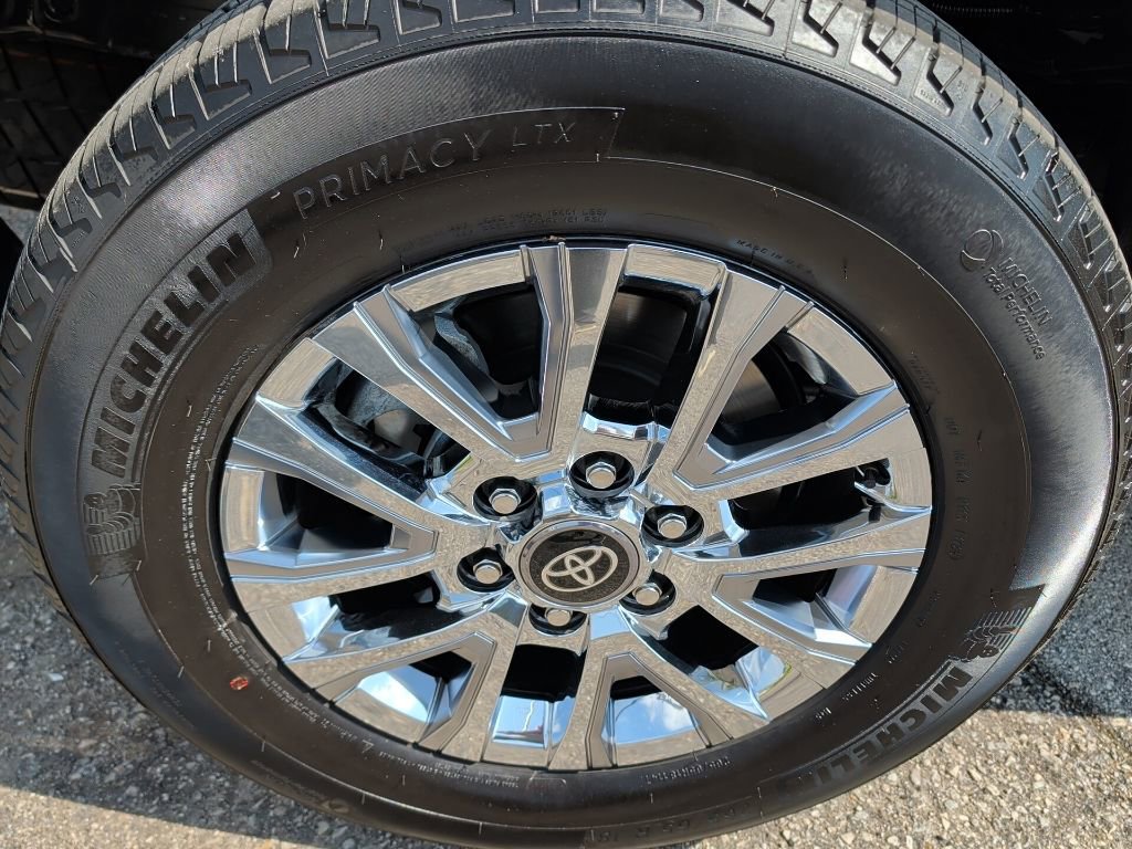 Used 2025 Toyota Tacoma Limited w/ Tow Tech Package image 10