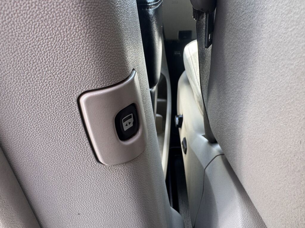 Used 2011 Dodge Grand Caravan Crew FWD image 10