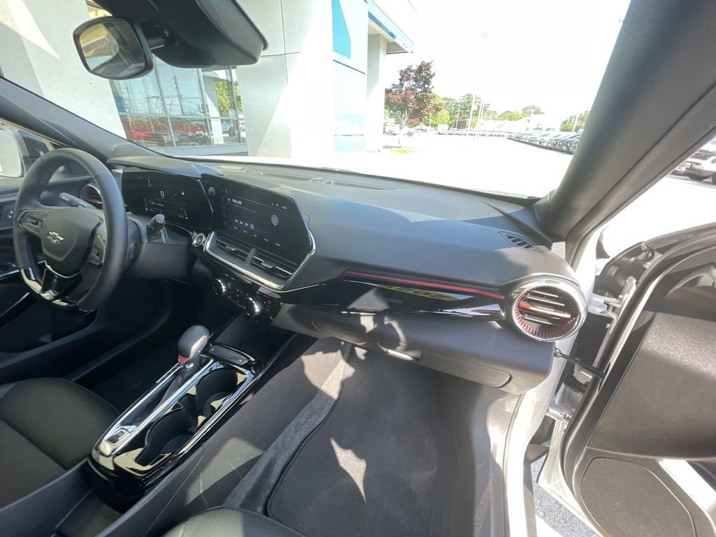 Certified 2025 Chevrolet Trax RS w/ Driver Confidence Package FWD image 28