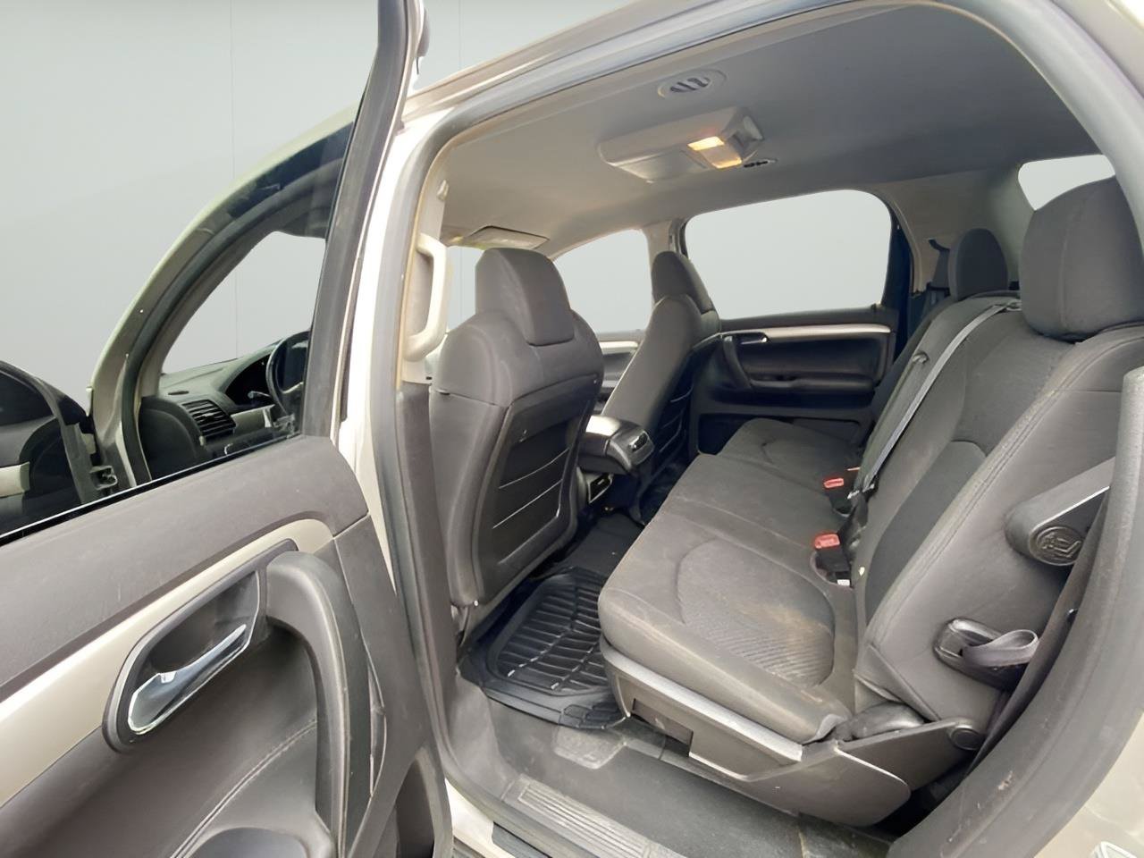 Used 2007 Saturn Outlook XE w/ Advanced Audio Pkg FWD image 29