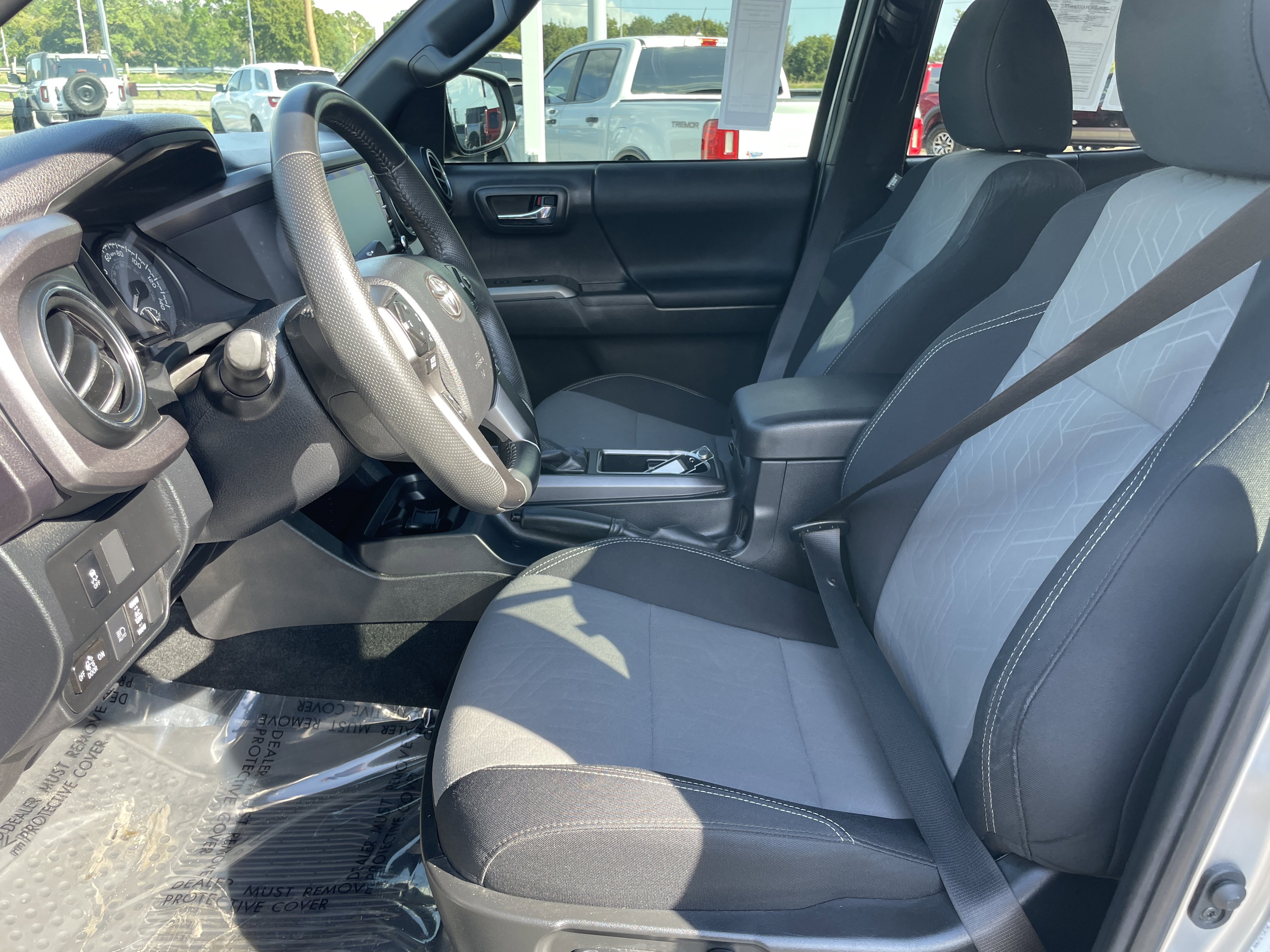 Used 2023 Toyota Tacoma TRD Off-Road w/ Technology Package image 15