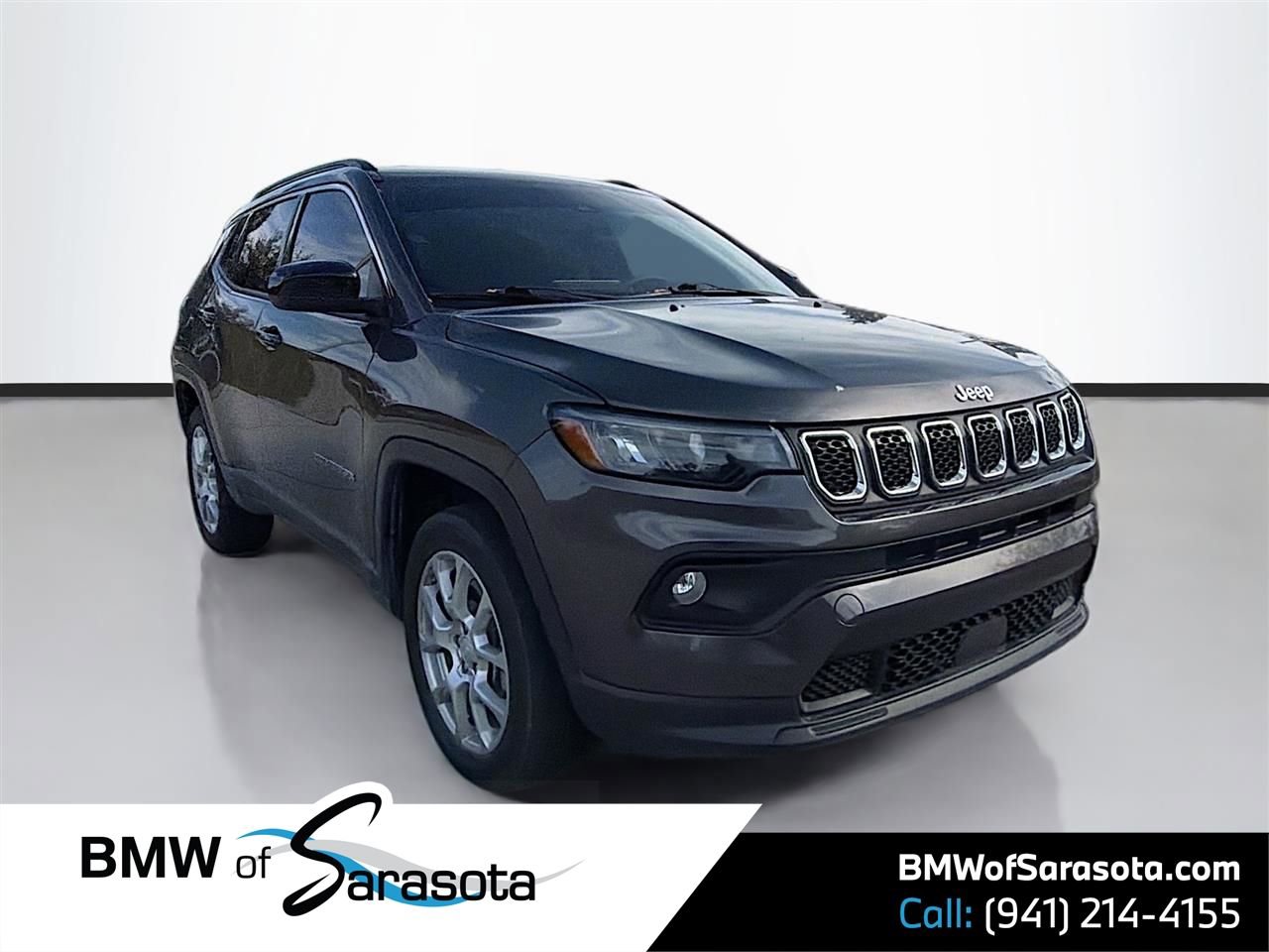 Used 2023 Jeep Compass Latitude image 1