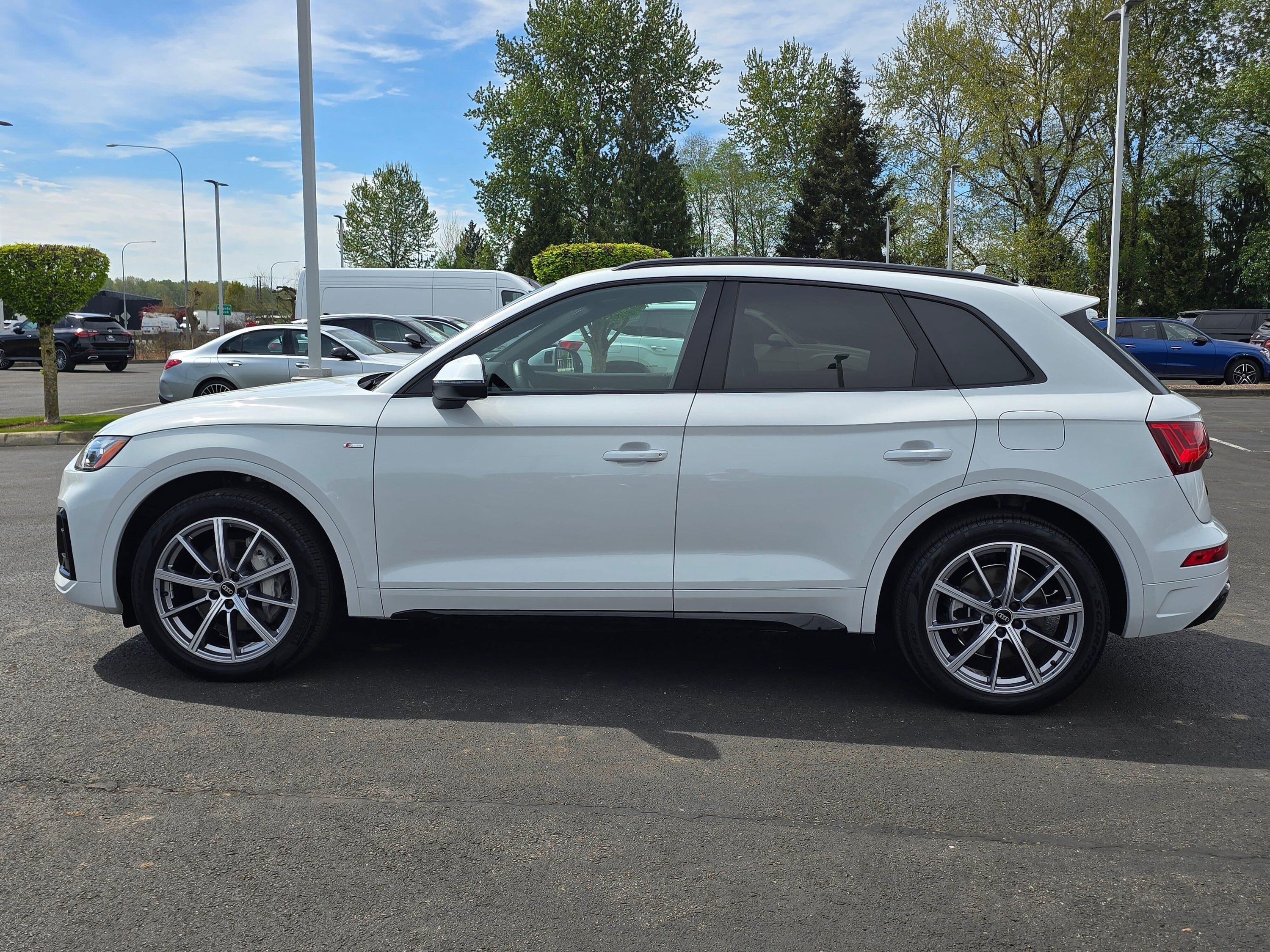 Used 2023 Audi Q5 e Premium Plus w/ Premium Plus Package AWD/4WD image 2