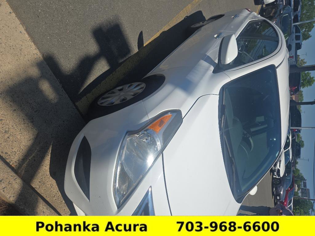 Used 2017 Nissan Versa SV FWD image 4