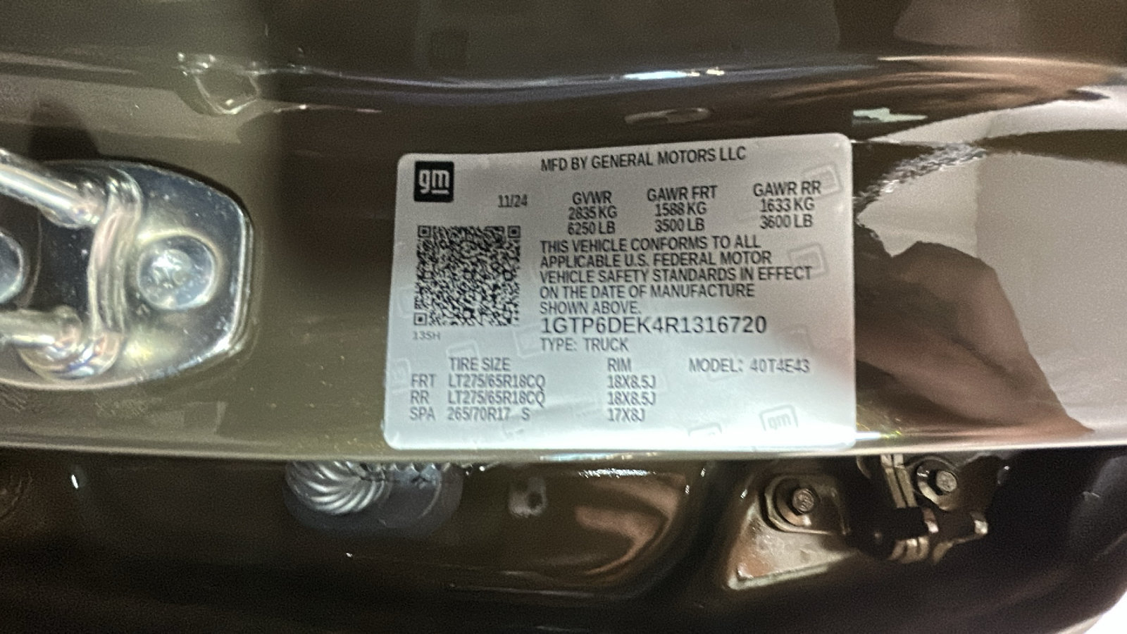Used 2024 GMC Canyon AT4 w/ AT4 Premium Package AWD/4WD image 12