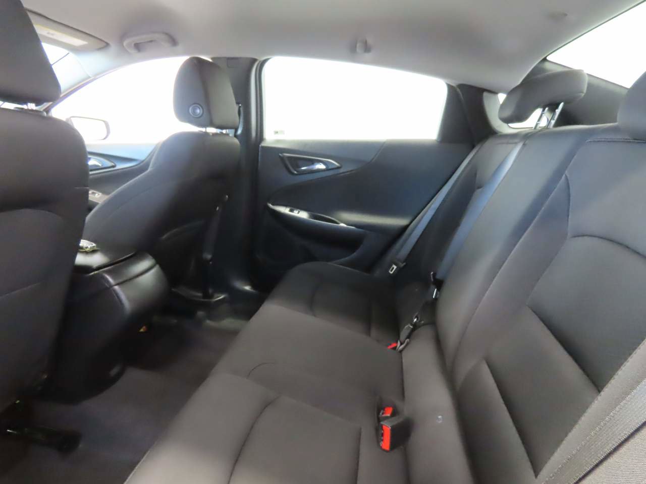 Used 2025 Chevrolet Malibu RS FWD image 16