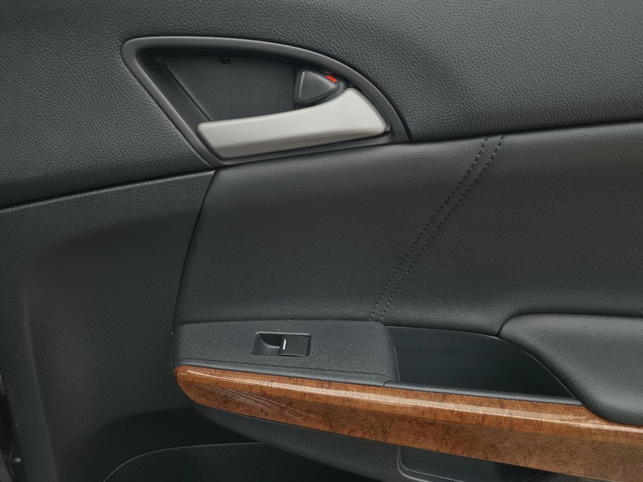 Used 2011 Honda Accord EX-L image 21