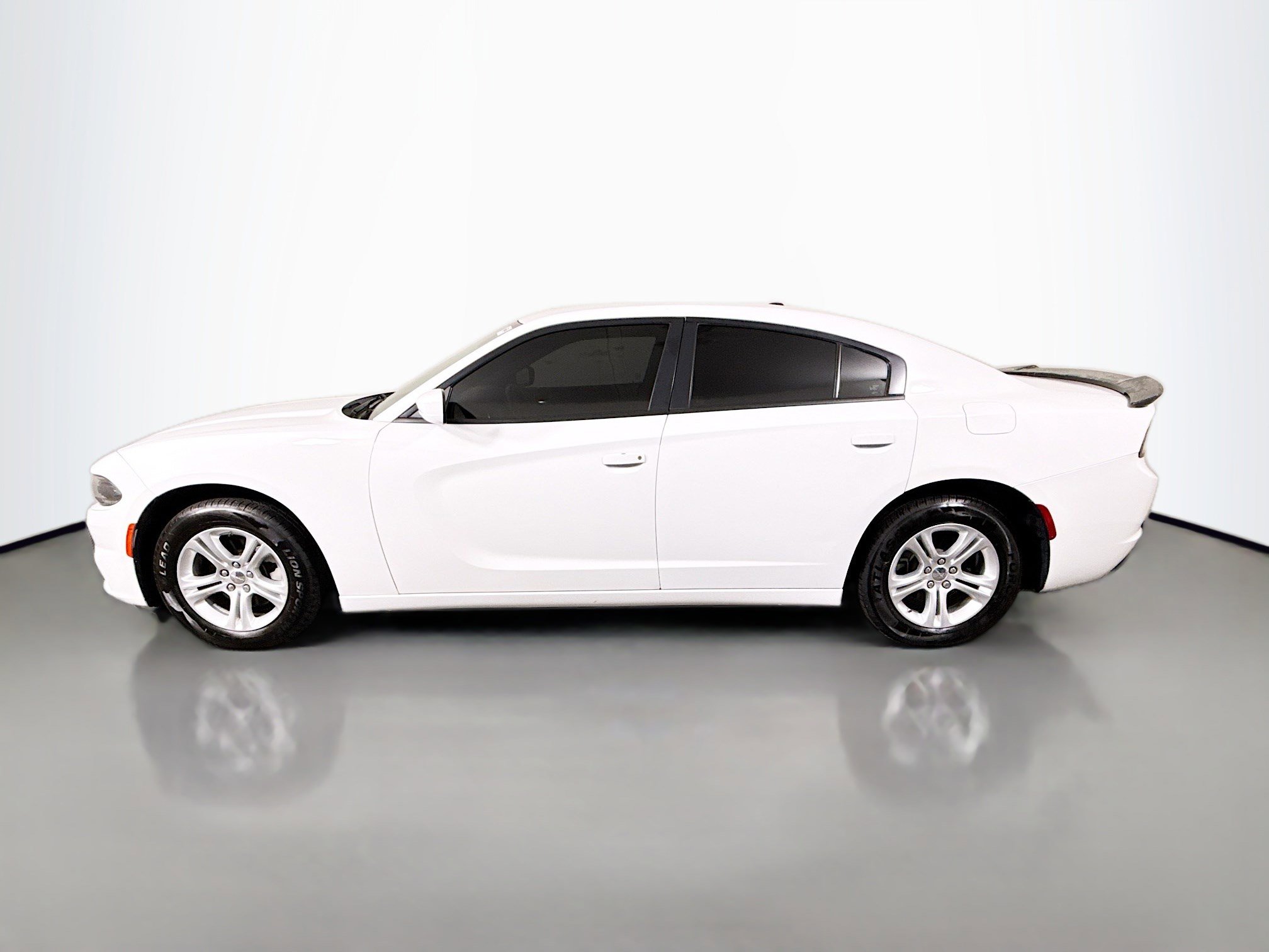 Used 2022 Dodge Charger SXT image 6