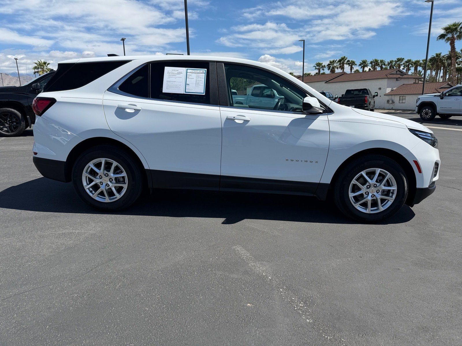 Used 2022 Chevrolet Equinox LT image 2