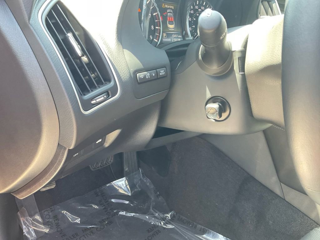 Used 2024 INFINITI Q50 Sensory image 16