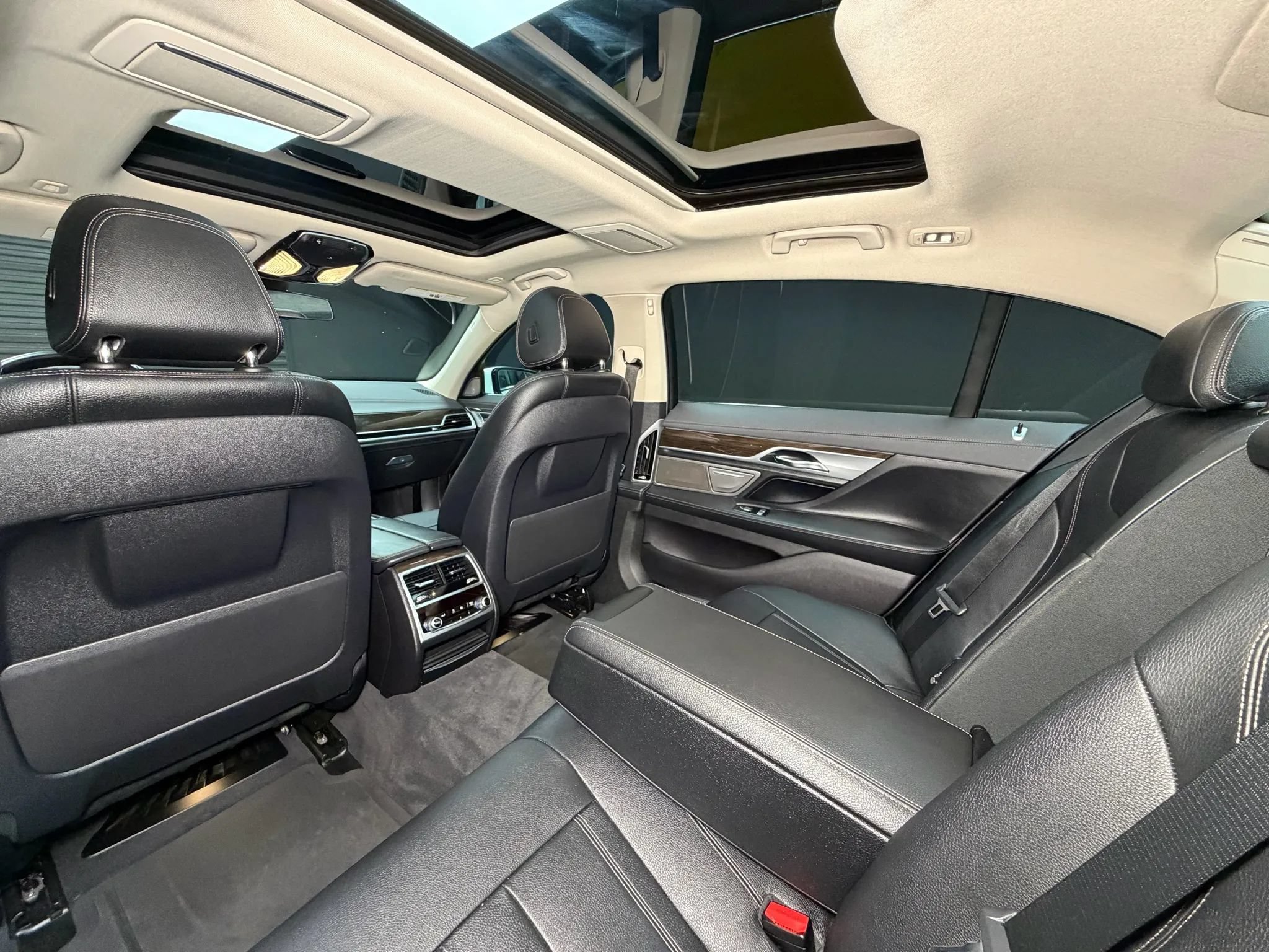 Used 2016 BMW 740i RWD image 21