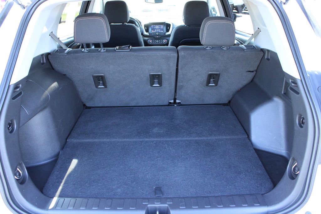 Used 2021 GMC Terrain SLE w/ Driver Convenience Package image 11