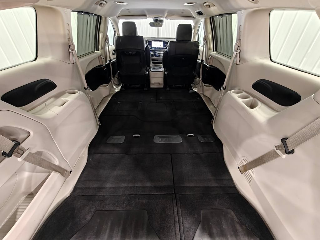 Used 2024 Chrysler Pacifica Touring-L FWD image 33