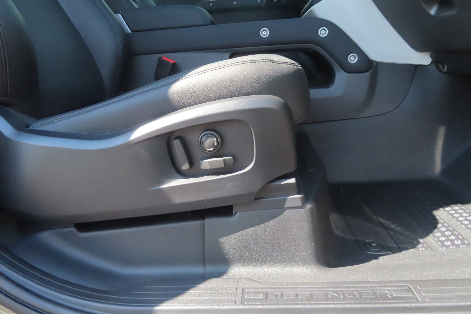 Used 2023 Land Rover Defender 90 S image 20