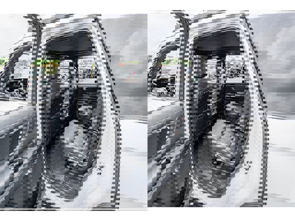 New 2025 Ford Expedition Platinum w/ Stealth Performance Package image 22