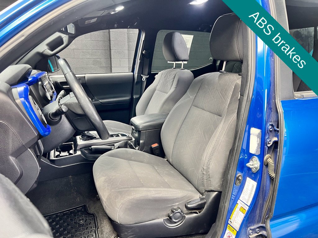 Used 2017 Toyota Tacoma TRD Sport AWD/4WD image 7