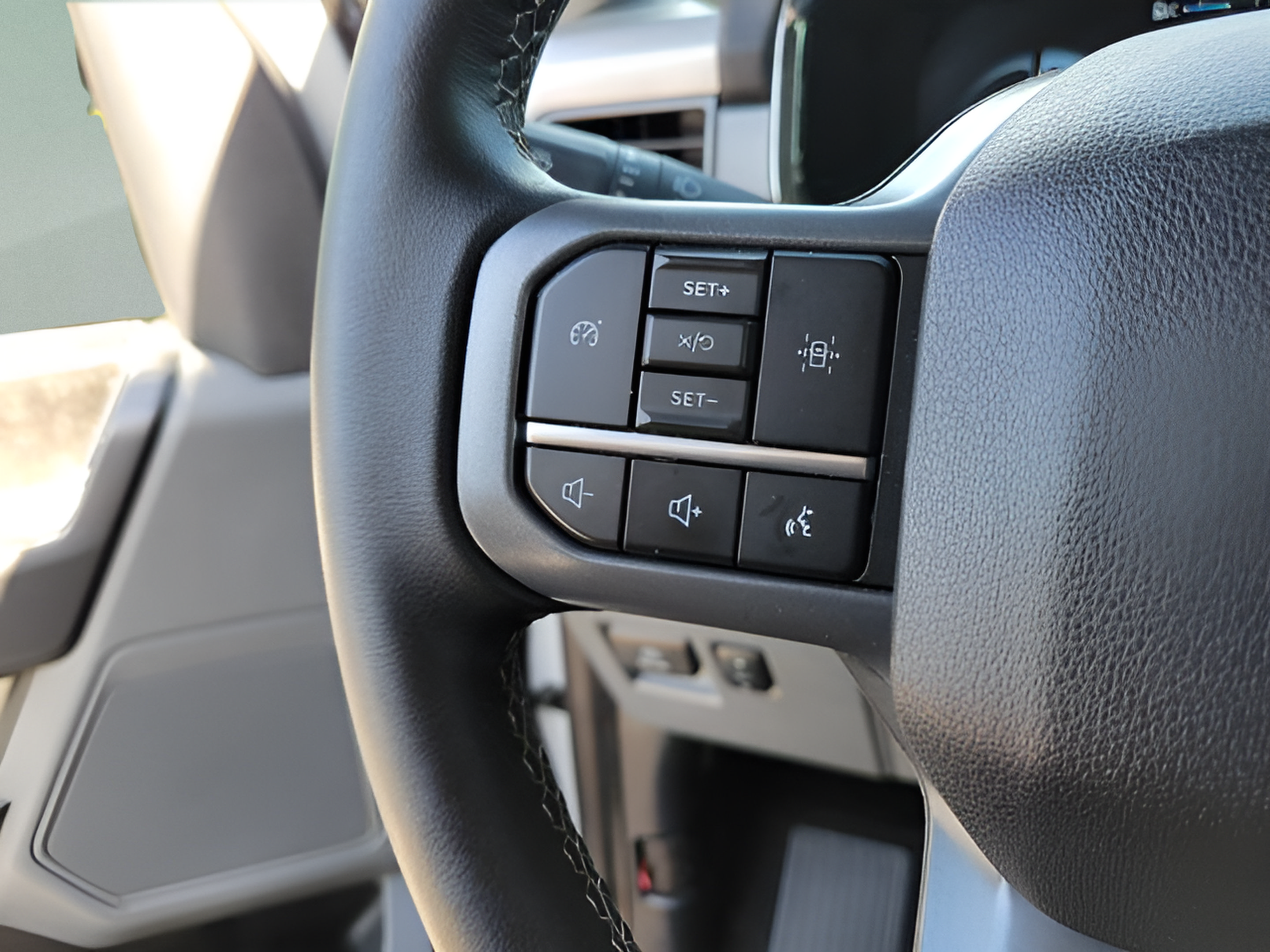 Used 2023 Ford F150 Lightning XLT AWD/4WD image 25