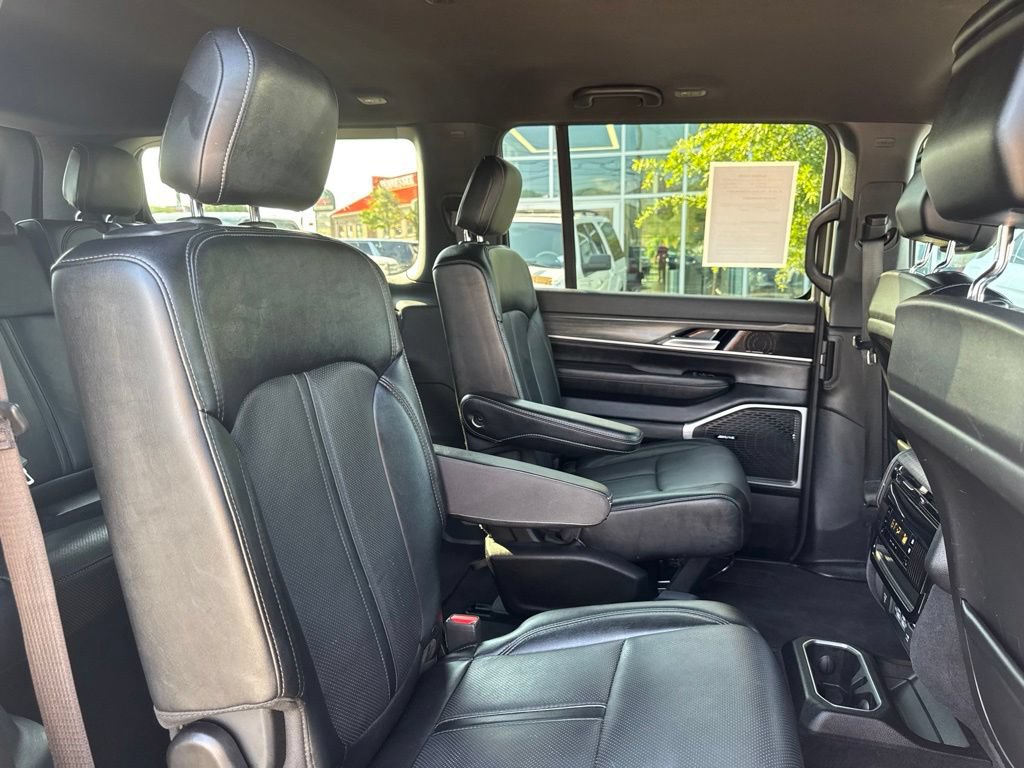 Used 2024 Jeep Wagoneer Series II AWD/4WD image 20
