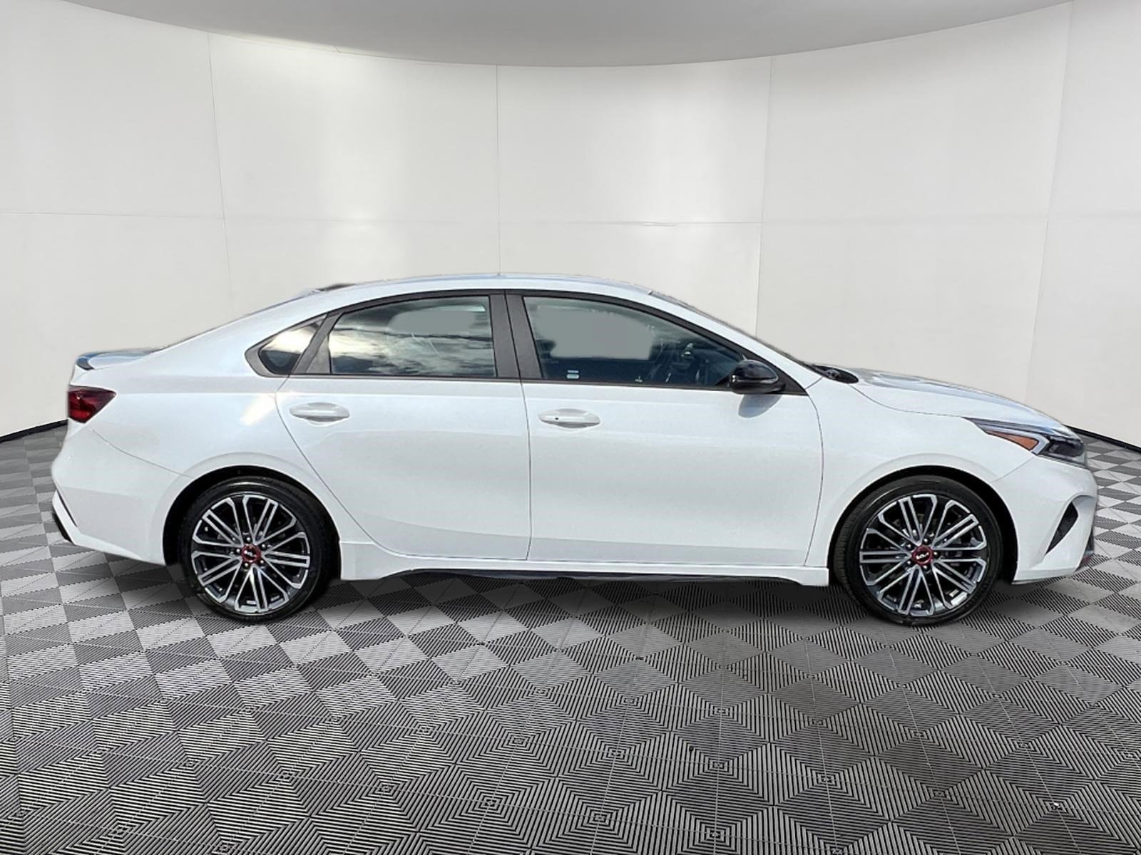 Used 2022 Kia Forte GT w/ GT Technology Package FWD image 7