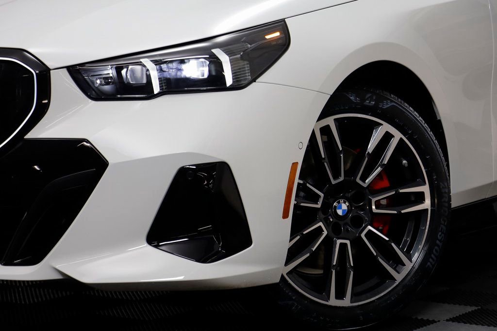 New 2026 BMW 530i xDrive w/ M Sport Package image 3